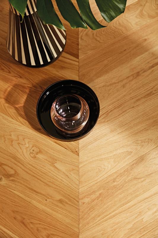 Parchet triplu stratificat,BOEN,CHEVRON,Stejar Transparent Adagio, Lemn deschis, Natural, Chevron 60°, Periat, Live Natural oil, Uleiat,14x138x611mm, incalzire in pardoseala Parchet triplu stratificat,BOEN,CHEVRON,Stejar Transparent Adagio, Lemn deschis, Natural, Chevron 60°, Periat, Live Natural oil, Uleiat,14x138x611mm, incalzire in pardoseala 2